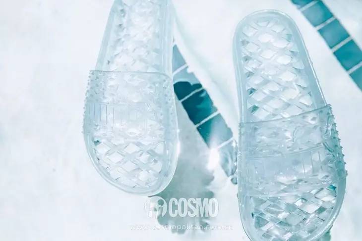 适合日常穿搭的拖鞋,当下流行塑料拖鞋穿搭