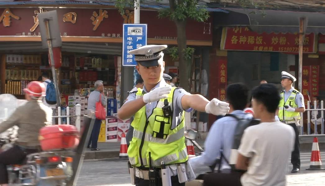 直击高考首日安保,我们为高考保驾护航