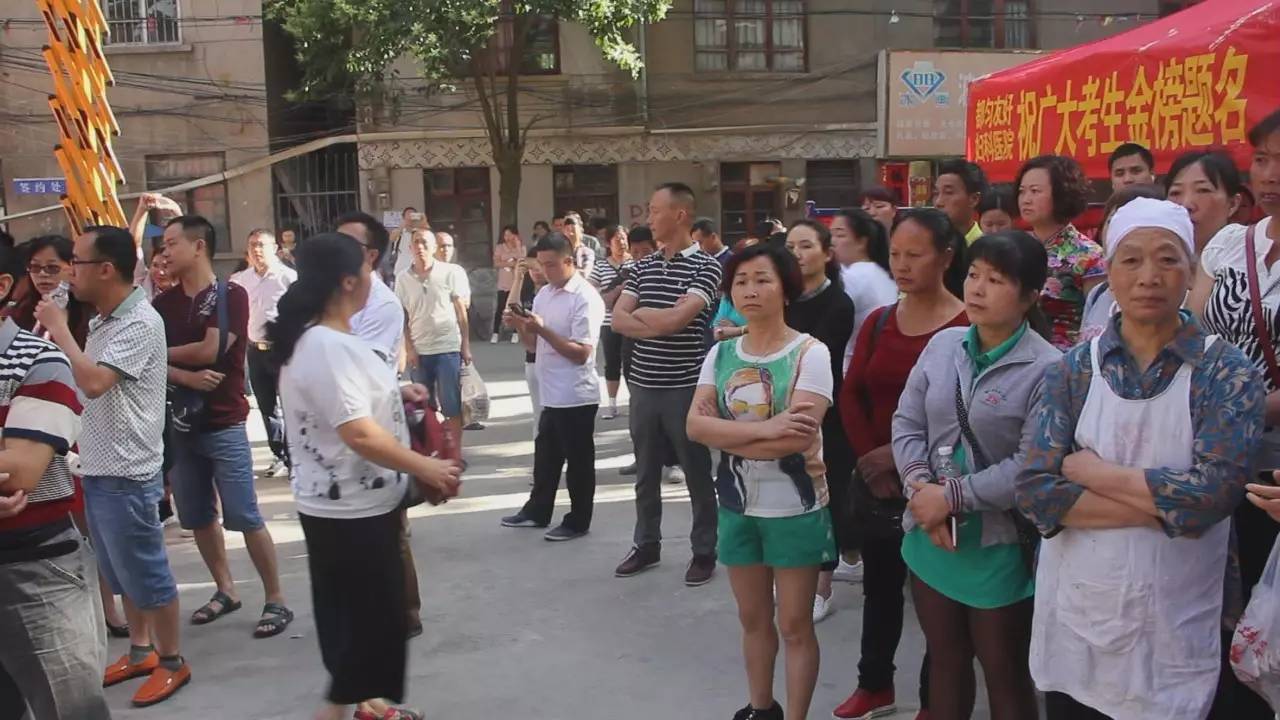 直击高考首日安保,我们为高考保驾护航