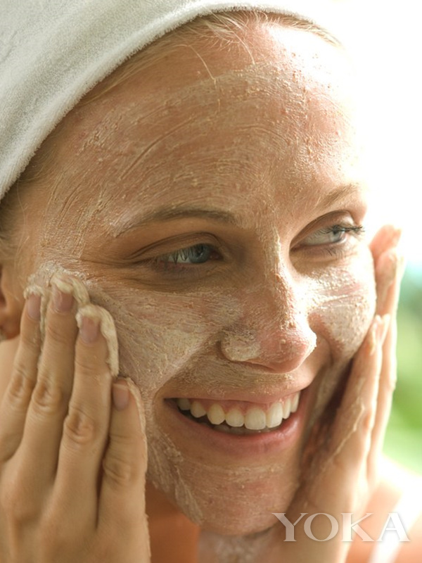 毛孔堵塞长痘怎么办,毛孔堵塞长痘痘粉刺需要补水吗