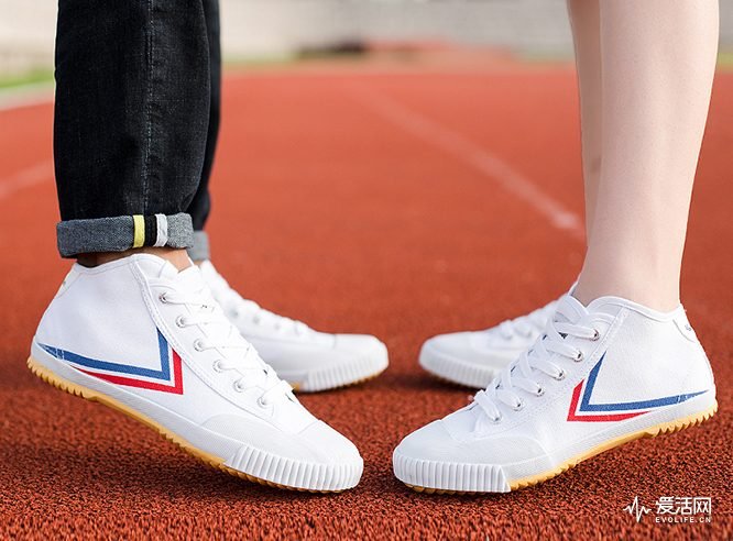 为什么今年这么流行小白鞋,为什么又流行小白鞋了