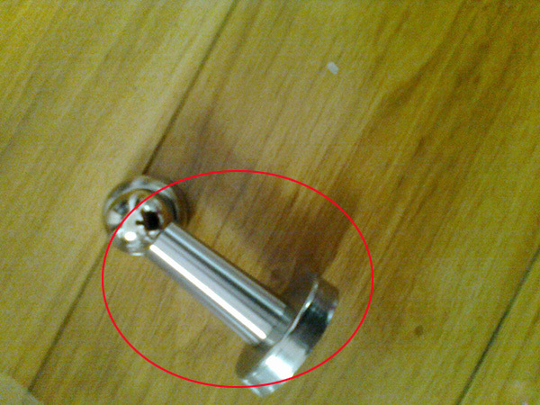 踢脚线出现裂缝,实木踢脚线接缝处裂开怎么办