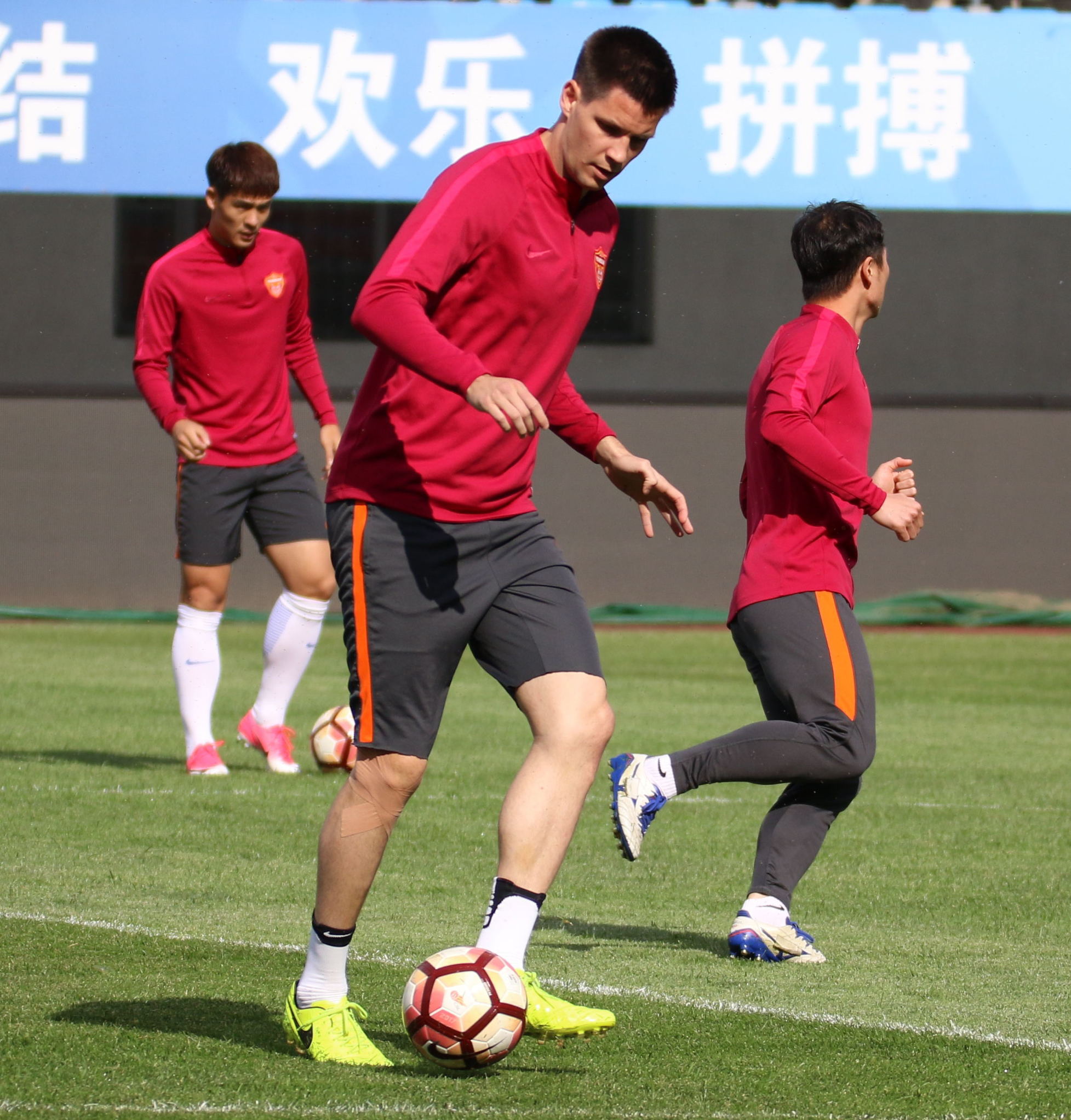 荷兰足球为什么不像传统日耳曼,荷兰足球为什么比西班牙强