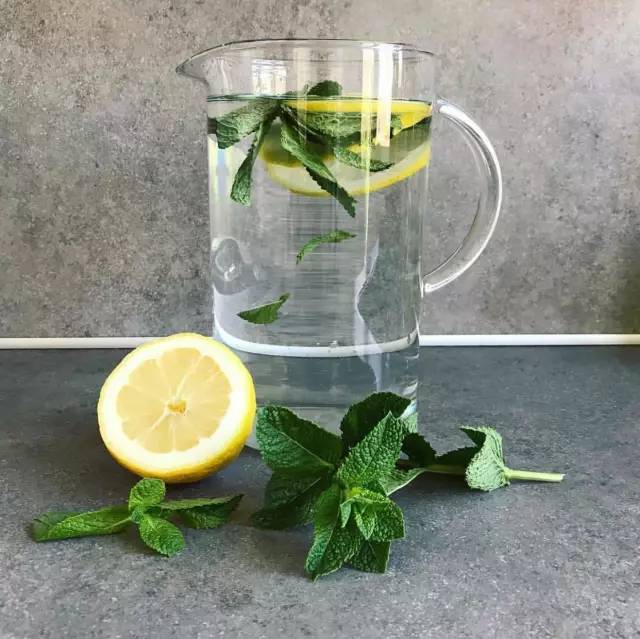 水果茶火了，才不是切片柠檬放颗草莓这么简单，收好这份实用手册