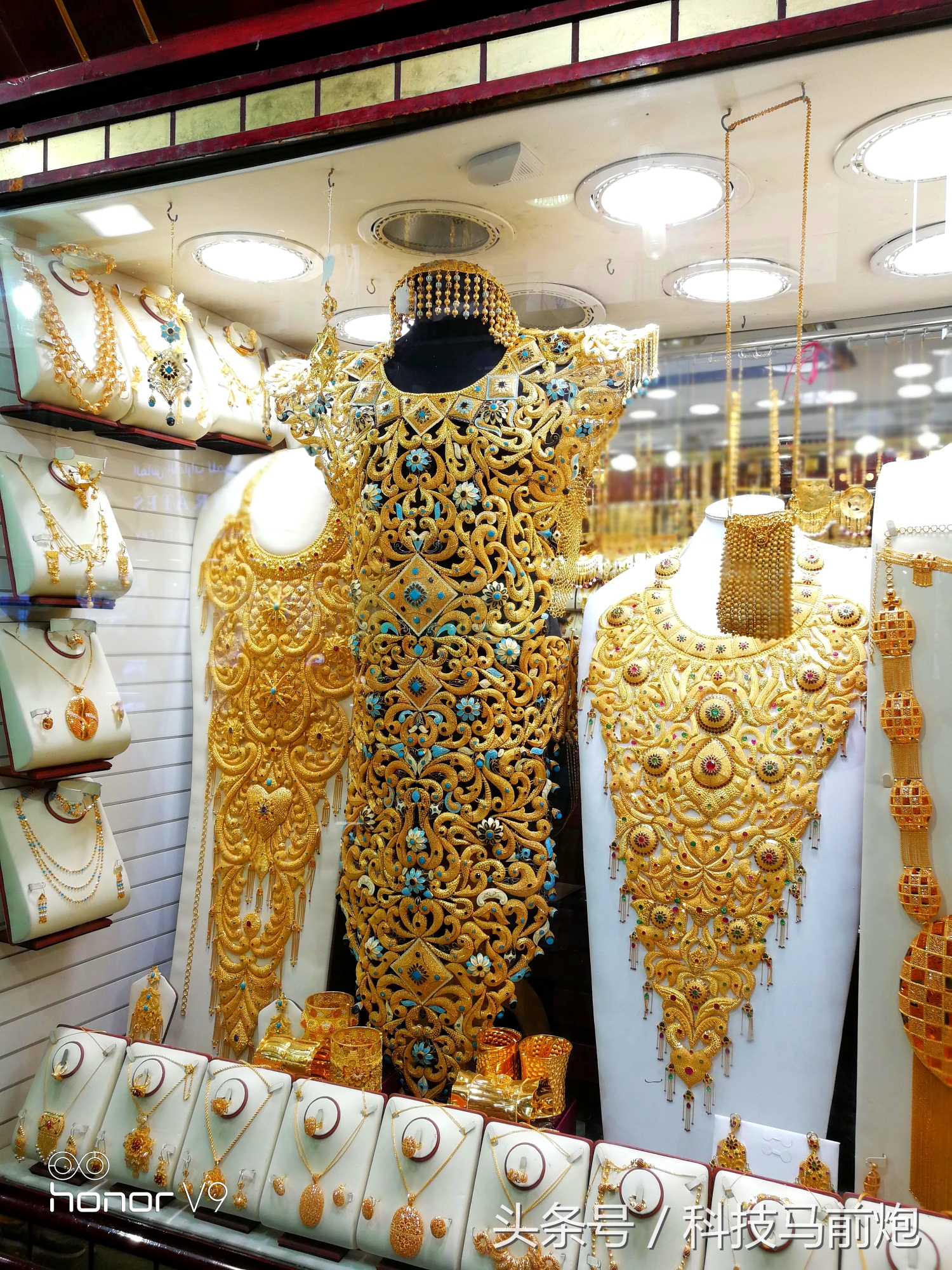 见证沙漠奇迹之美，带着荣耀V9开启迪拜奇遇记