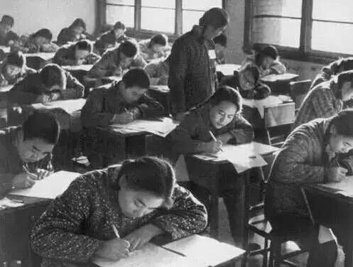 高考准考证一般都是怎么拿到的,如何找到自己当年高考的准考证