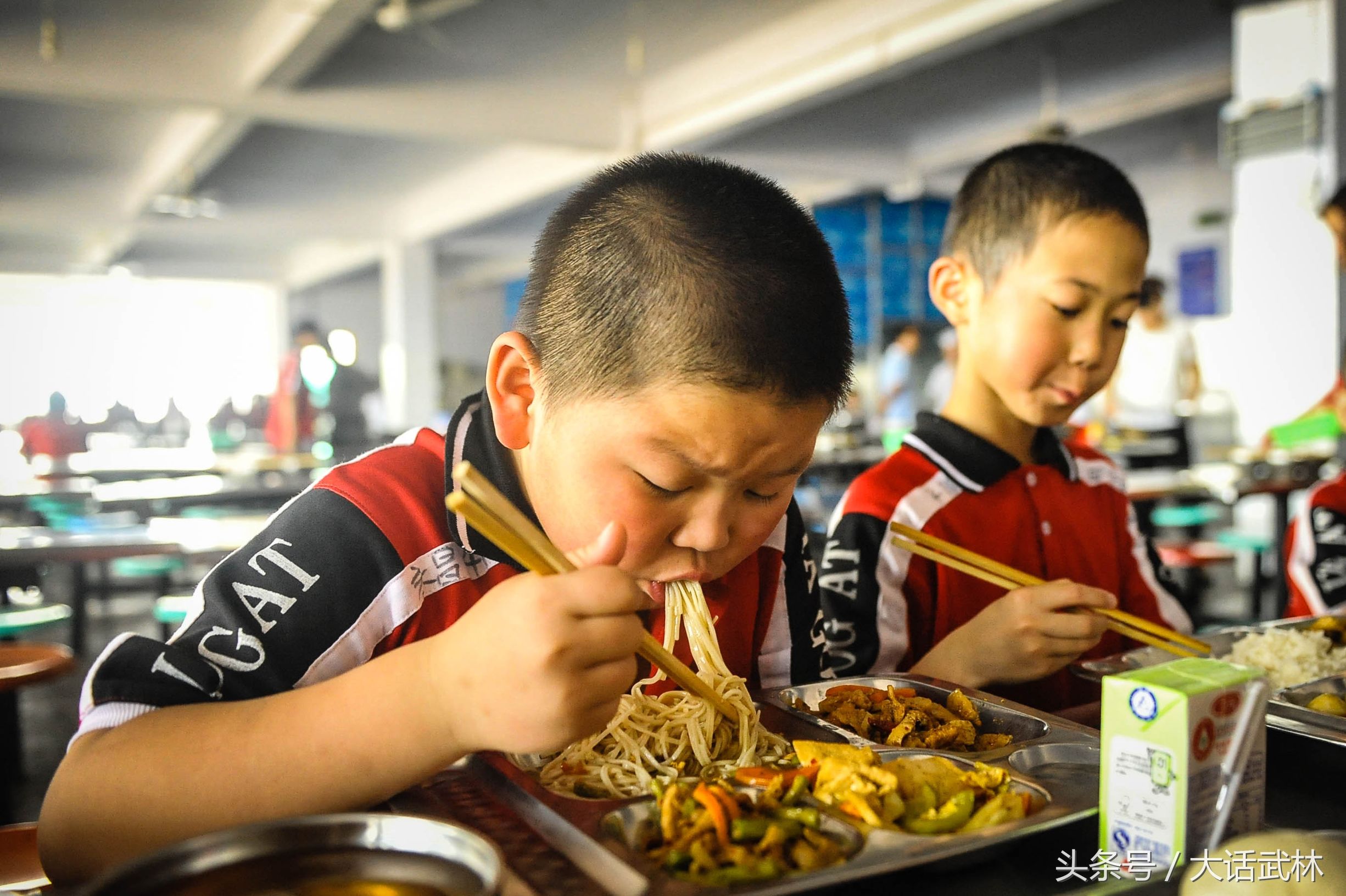 武校小孩子训练日常,武校孩子的照片
