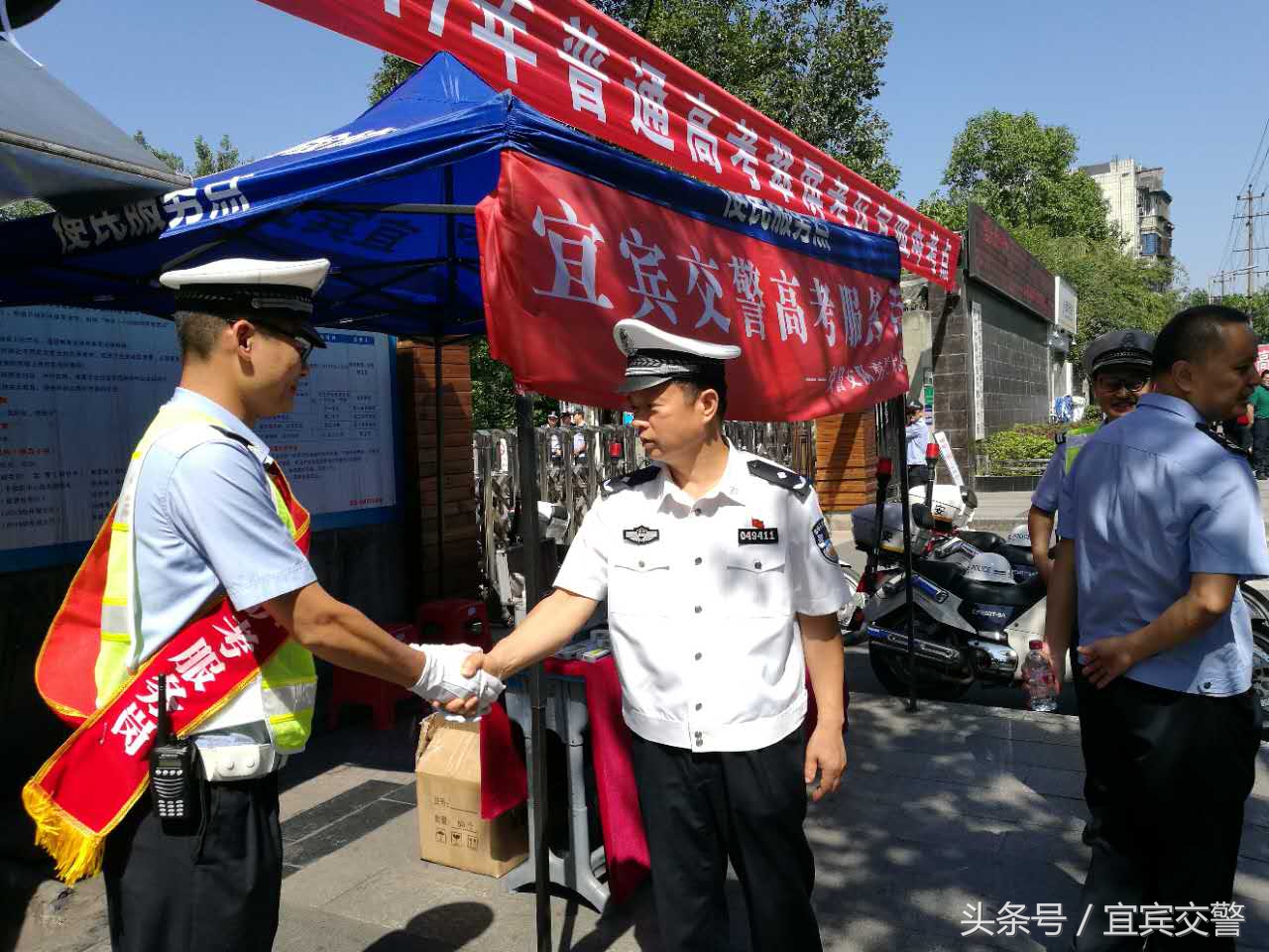 郑州爱心护考交警同行,爱心助考交警同行
