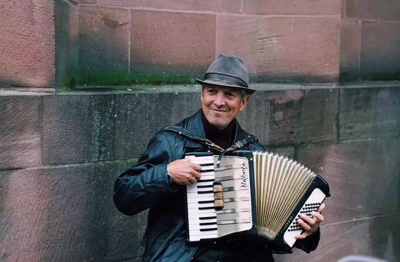 英语太差不敢出国玩？这几个方法，帮你解决语言问题！