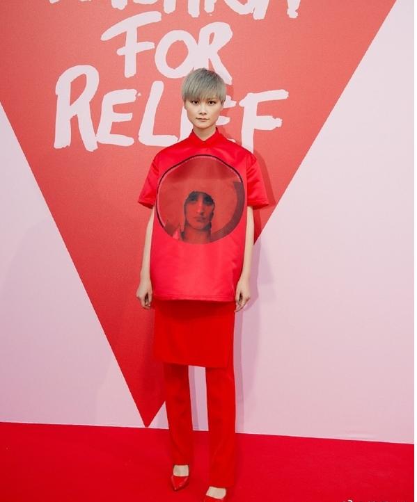 前卫华丽背后是谦虚勤恳这样的春春值得拥有更多