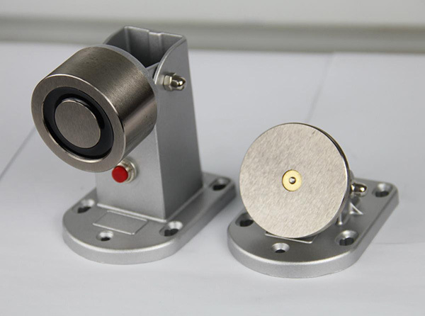 踢脚线出现裂缝,实木踢脚线接缝处裂开怎么办