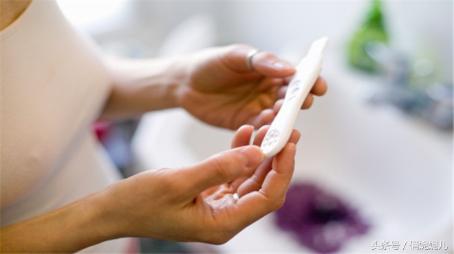验孕棒一深一浅应该关注什么,验孕棒出现一深一浅不要惊慌