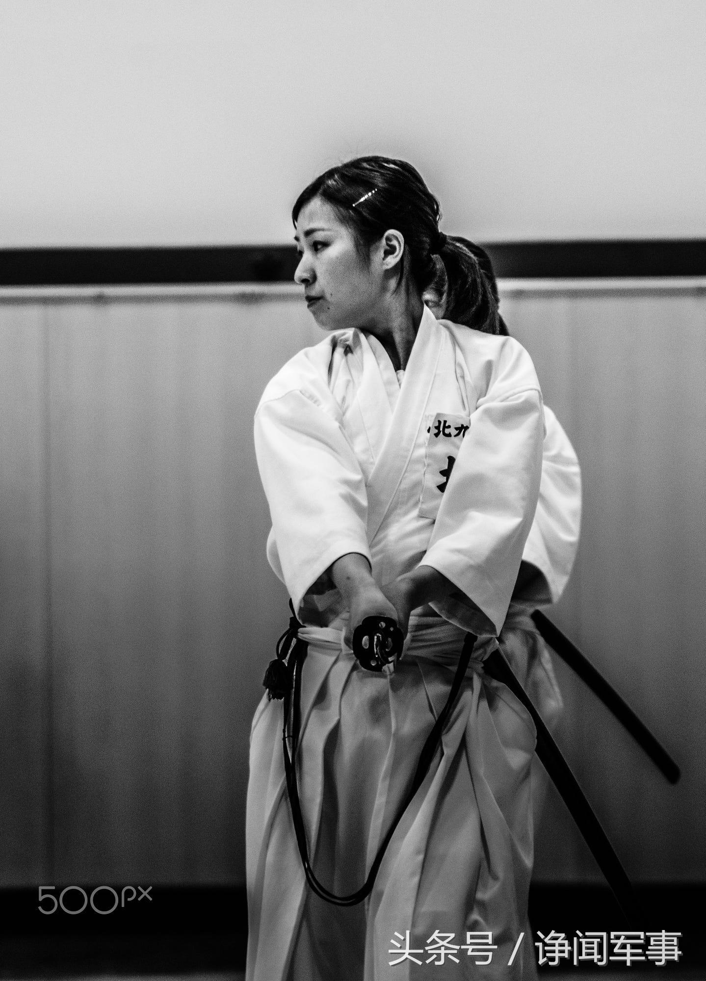 直击日本少女学习剑道：向左是强身健体，向右是军国主义