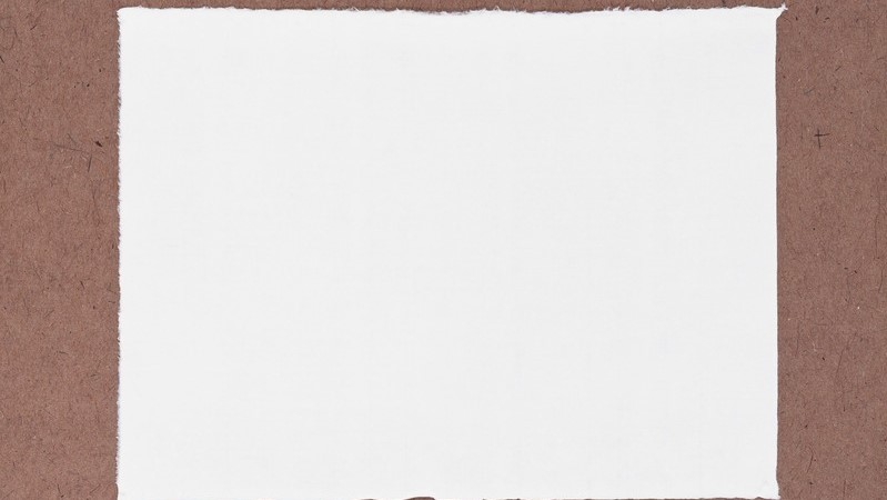 花盆上面铺什么能保持水分,花盆下面怎么垫东西才透气不漏土