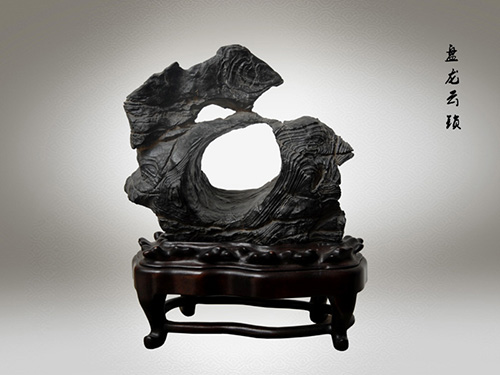 此石几十年来价格一直很高，要个带洞或象形更是高的要命