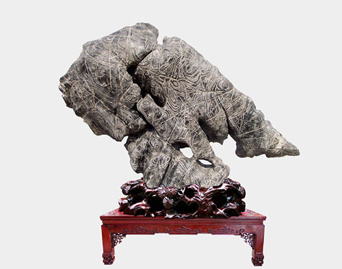 此石几十年来价格一直很高，要个带洞或象形更是高的要命