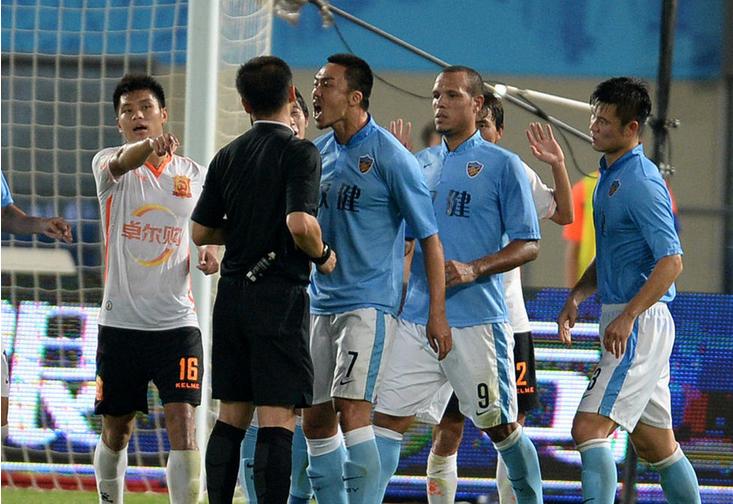 世青赛一球成名，却因脾气遭球迷诟病，今若不改重返国足无望