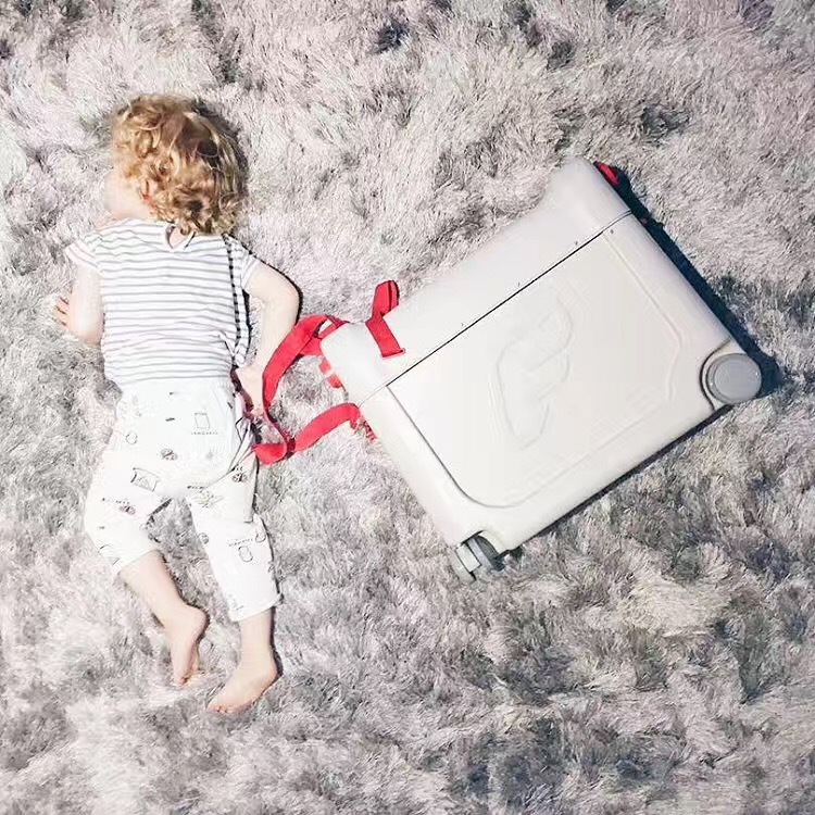 你一定要知道，为什么孩子需要一个自己的行李箱