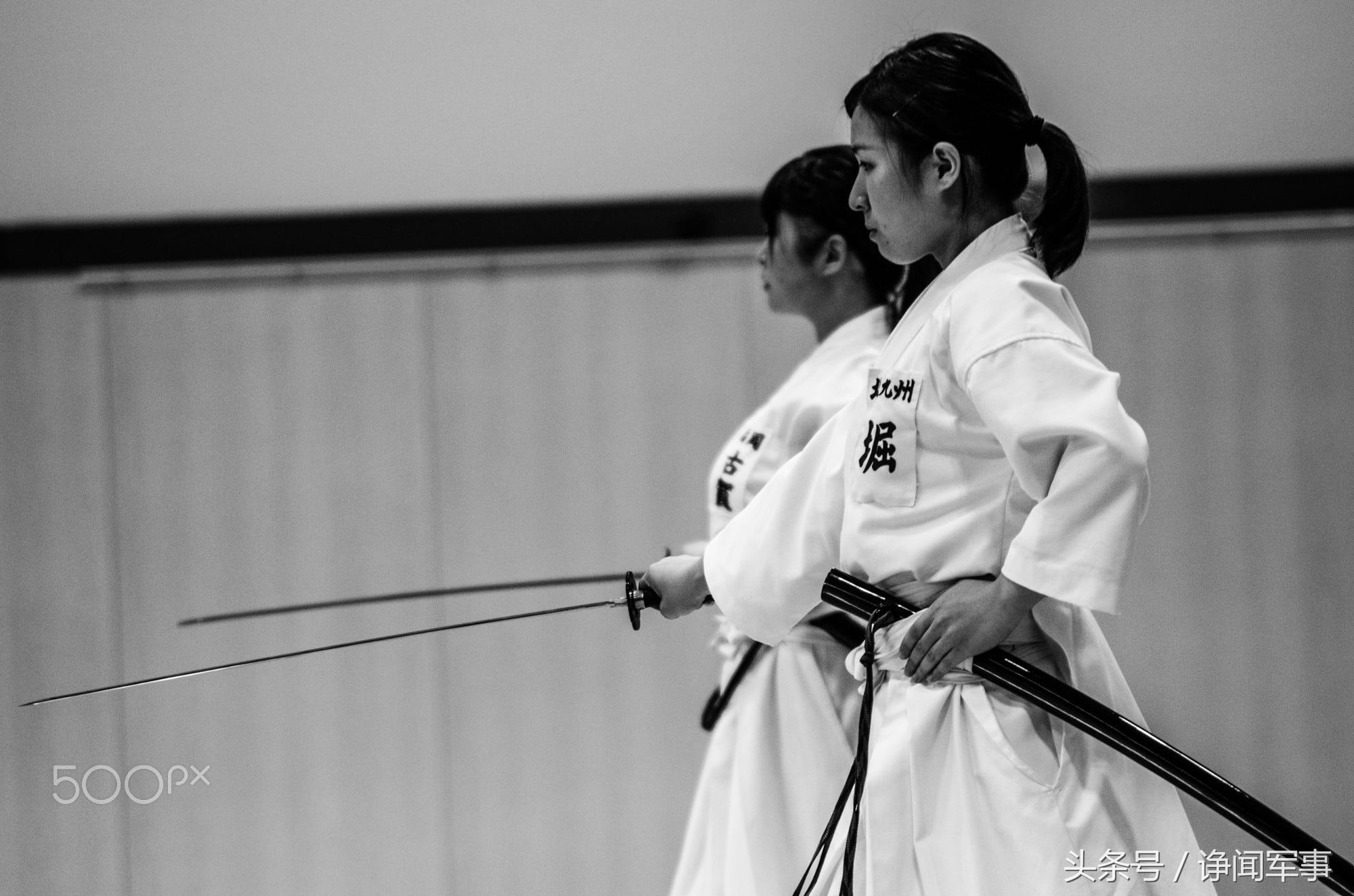 直击日本少女学习剑道：向左是强身健体，向右是军国主义