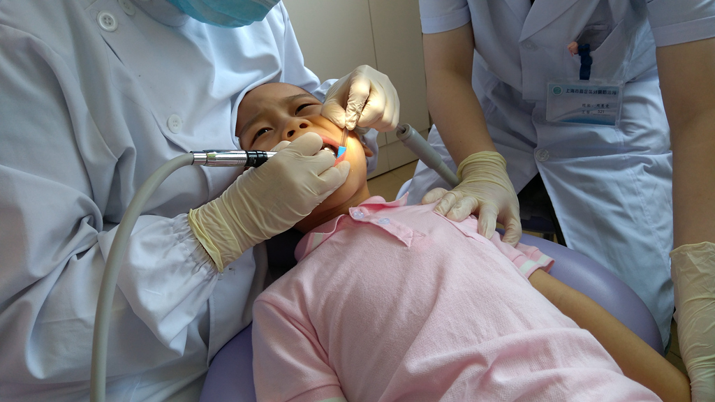 小孩牙齿蛀牙补牙好不好,幼儿牙齿蛀牙是否需要补