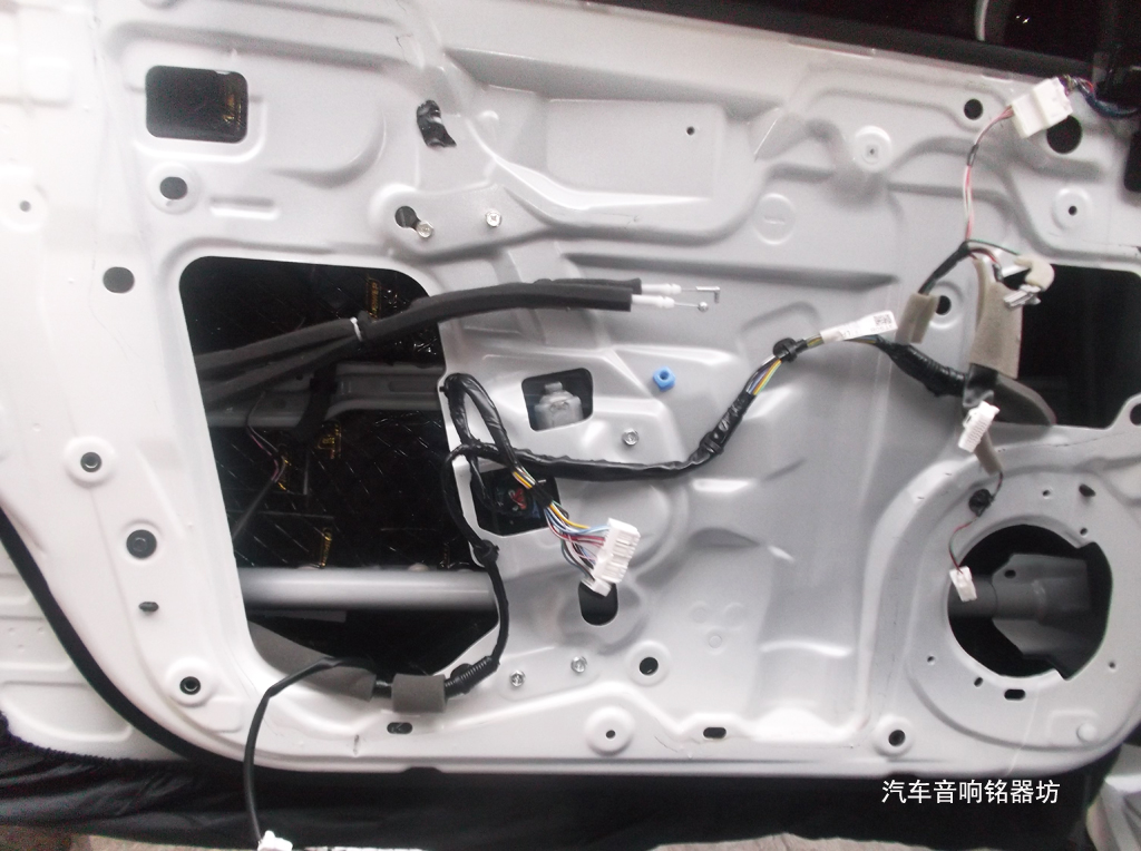 广州天籁丹拿汽车音响改装,日产天籁汽车音响改装推荐