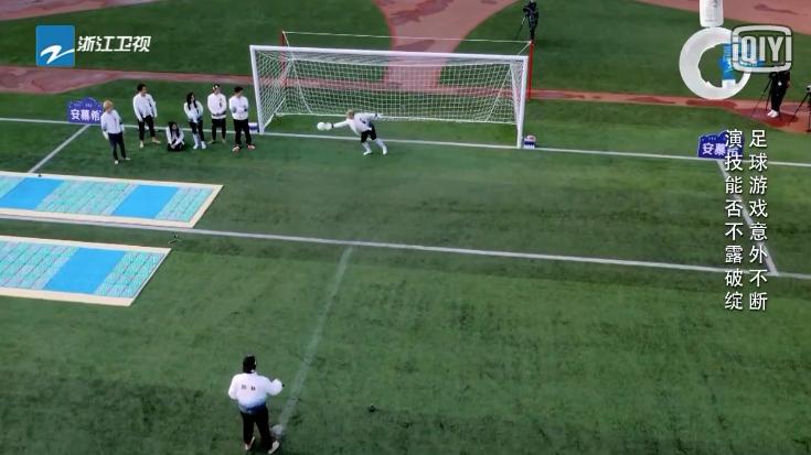 鹿晗巅峰时期有多夸张踢球,鹿晗踢球踢哪个位置