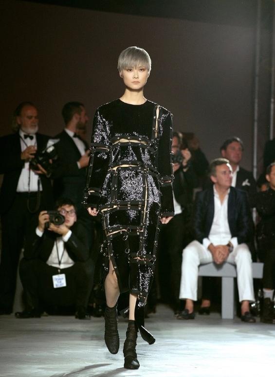 前卫华丽背后是谦虚勤恳这样的春春值得拥有更多