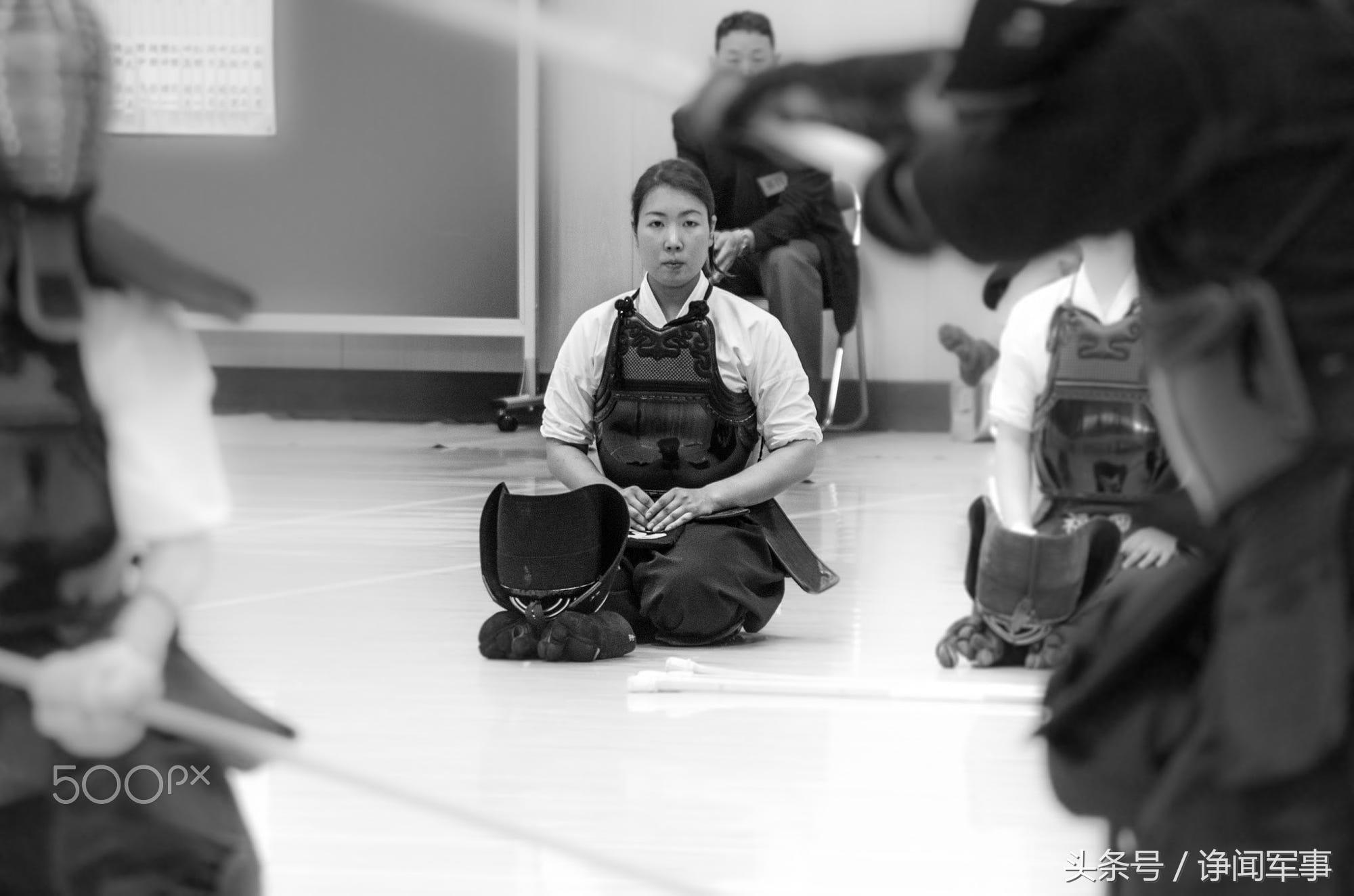 直击日本少女学习剑道：向左是强身健体，向右是军国主义