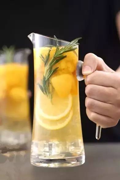 水果茶火了，才不是切片柠檬放颗草莓这么简单，收好这份实用手册