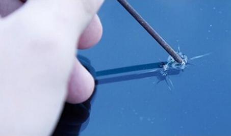 汽车挡风玻璃被小石子砸了个小点,宋plusdm-i前挡风玻璃被小石子砸了