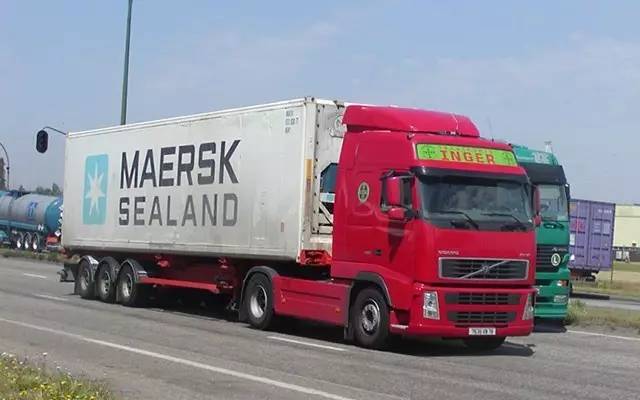 汽车挡风玻璃从外面砸不烂,车挡风玻璃被砸了个点怎么修复