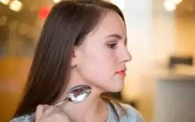 如何判断自己是不是水肿脸,为什么水肿容易胖脸