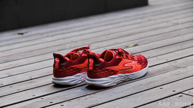 美津浓和新百伦跑鞋哪个好,新百伦潮鞋