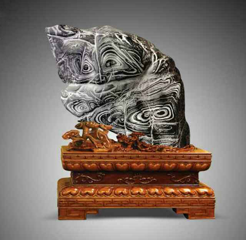 此石几十年来价格一直很高，要个带洞或象形更是高的要命