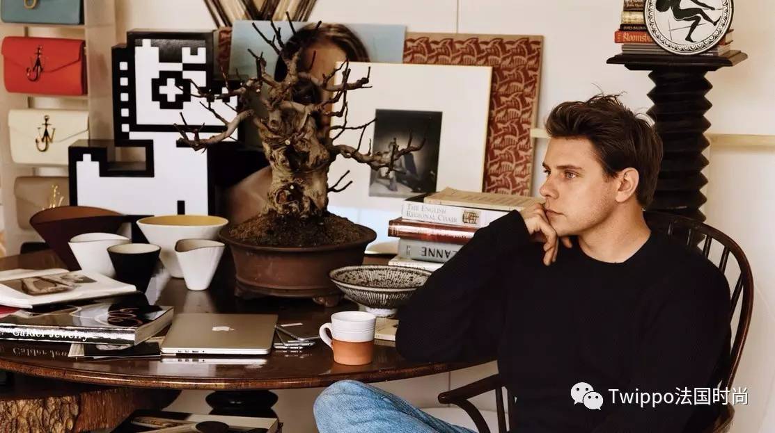 给男人穿蕾丝，被女人各种撩，这个最高颜值设计师有点污