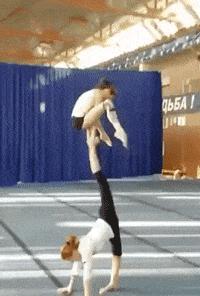 节操碎了：儿子的作文是《美女班长居然对我做出这样的事!》