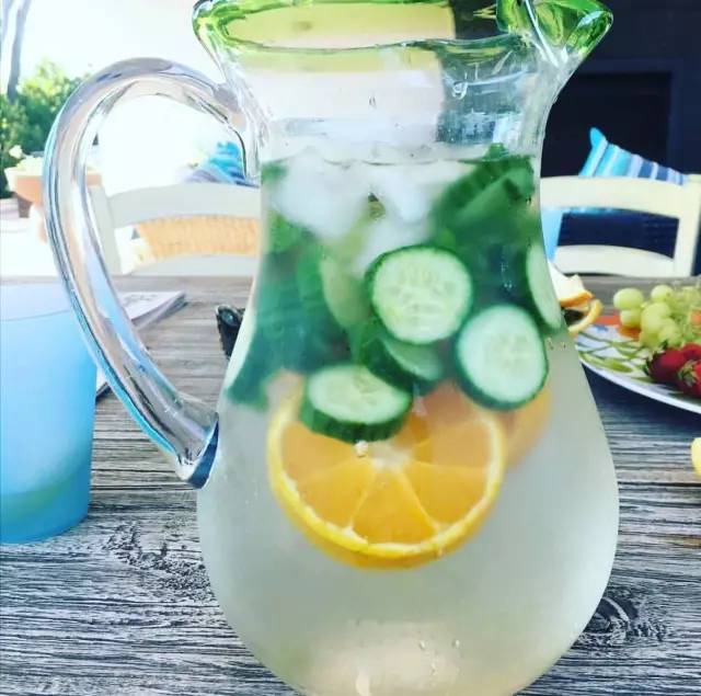 水果茶火了，才不是切片柠檬放颗草莓这么简单，收好这份实用手册