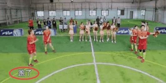 约吧大明星鹿晗乔欣给别人化妆,约吧大明星鹿晗谈足球