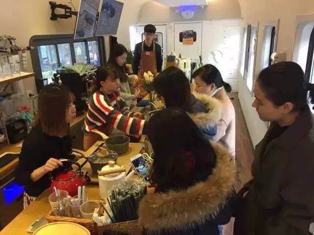 复旦才子在火车上用咖啡机做了一杯茶，年入300万