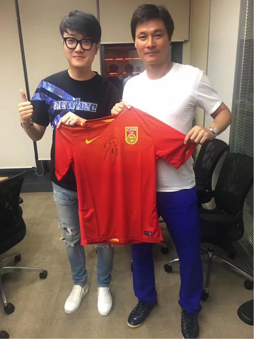 李毅对亨利比赛视频,李毅护球真的像亨利吗