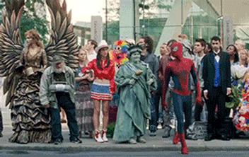 大爷的遮阳工具堪称完美，整体搭配又如此清新脱俗