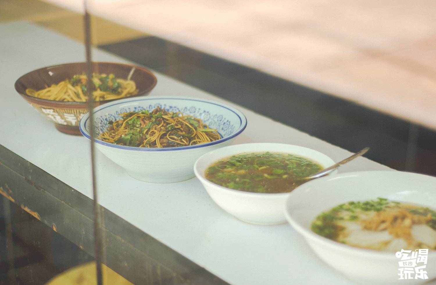 无数旅客的回忆，都停留在晓园路上这一碗碗地道小吃里