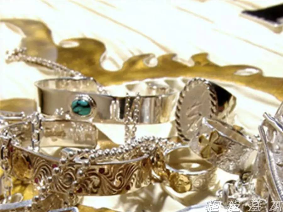 管他是羽毛还是叶子，一块银坨子凭什么比金还贵？