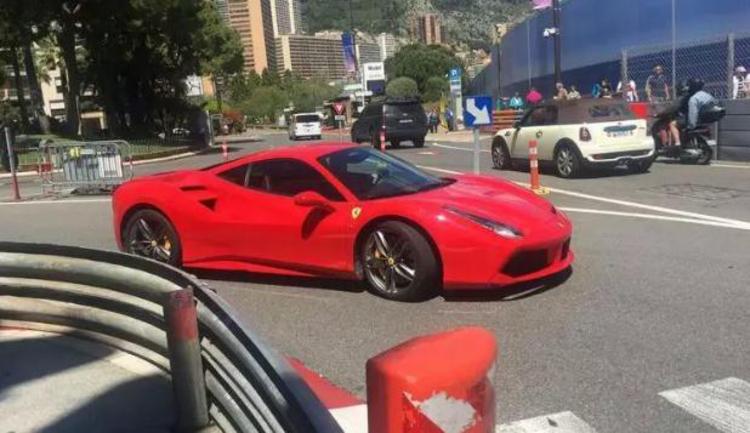 全球房价最贵的国家，人均GDP十七万，法拉利当出租车