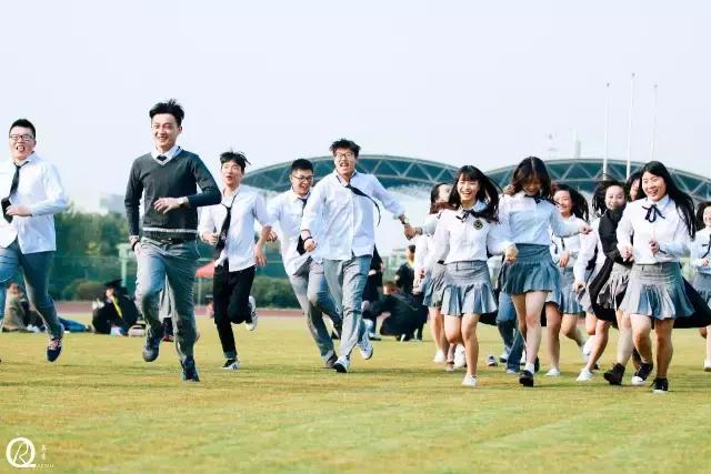 愈拍愈新奇，武商院16种“脑洞大开”毕业照，玩过一回算你牛！