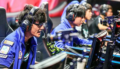 鑻遍泟鑱旂洘fw澶哄啝鍦颁綅,lol宸呭嘲璧沠w