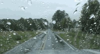 汽车挡风玻璃从外面砸不烂,车挡风玻璃被砸了个点怎么修复