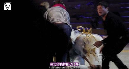 维密超模摔断鞋子又站起来,维密摔倒的模特有哪些