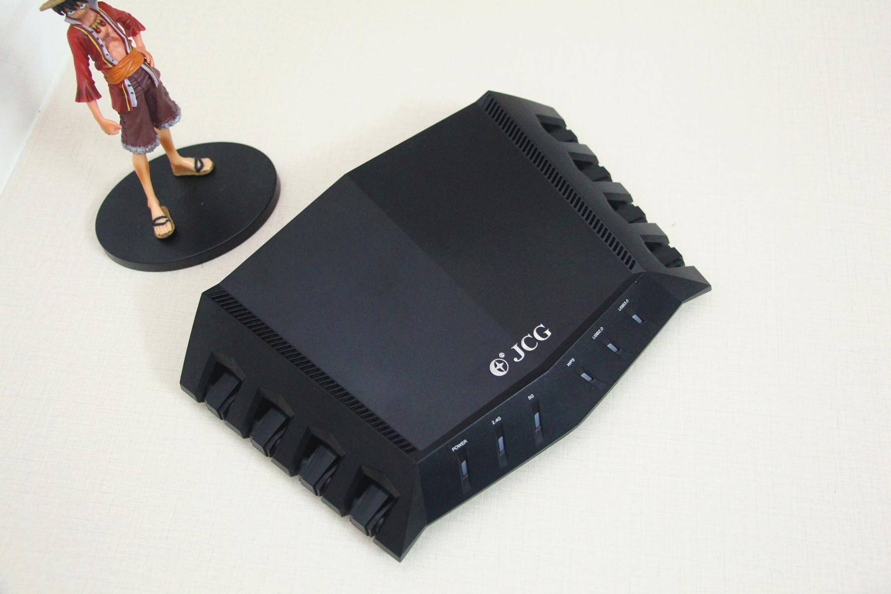 8根低损耗高增益天线，超强信号，游戏玩家必备装备--金刚狼体验