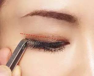 关关变身成美女,关关拿掉眼睛